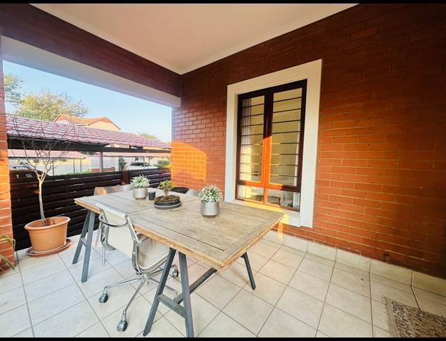 2 BEDROOM TOWNHOUSE TO LET IN BROADACRES